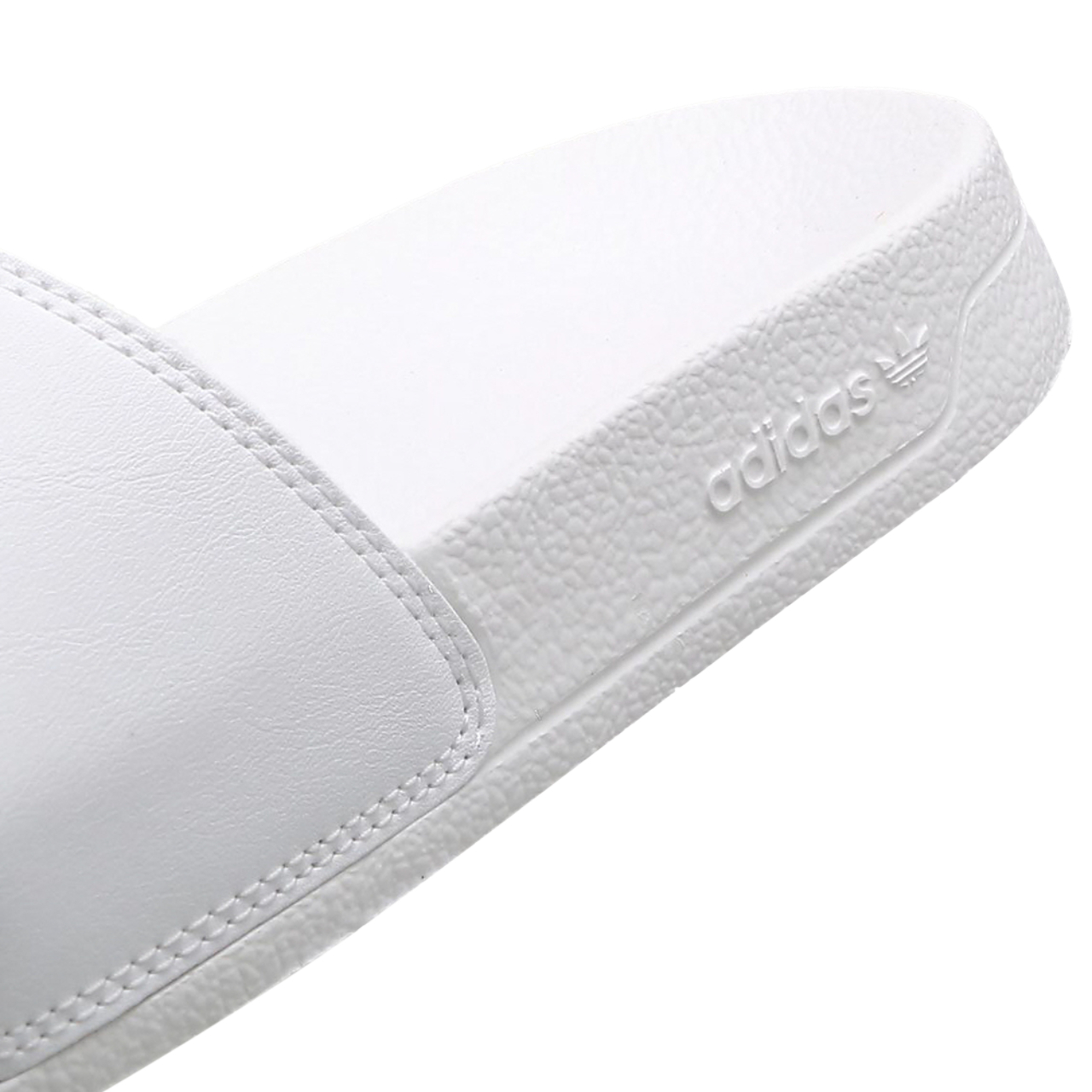 adidas Adilette Lite Image 7 sur 7. Appuyez pour ouvrir la galerie de photos.