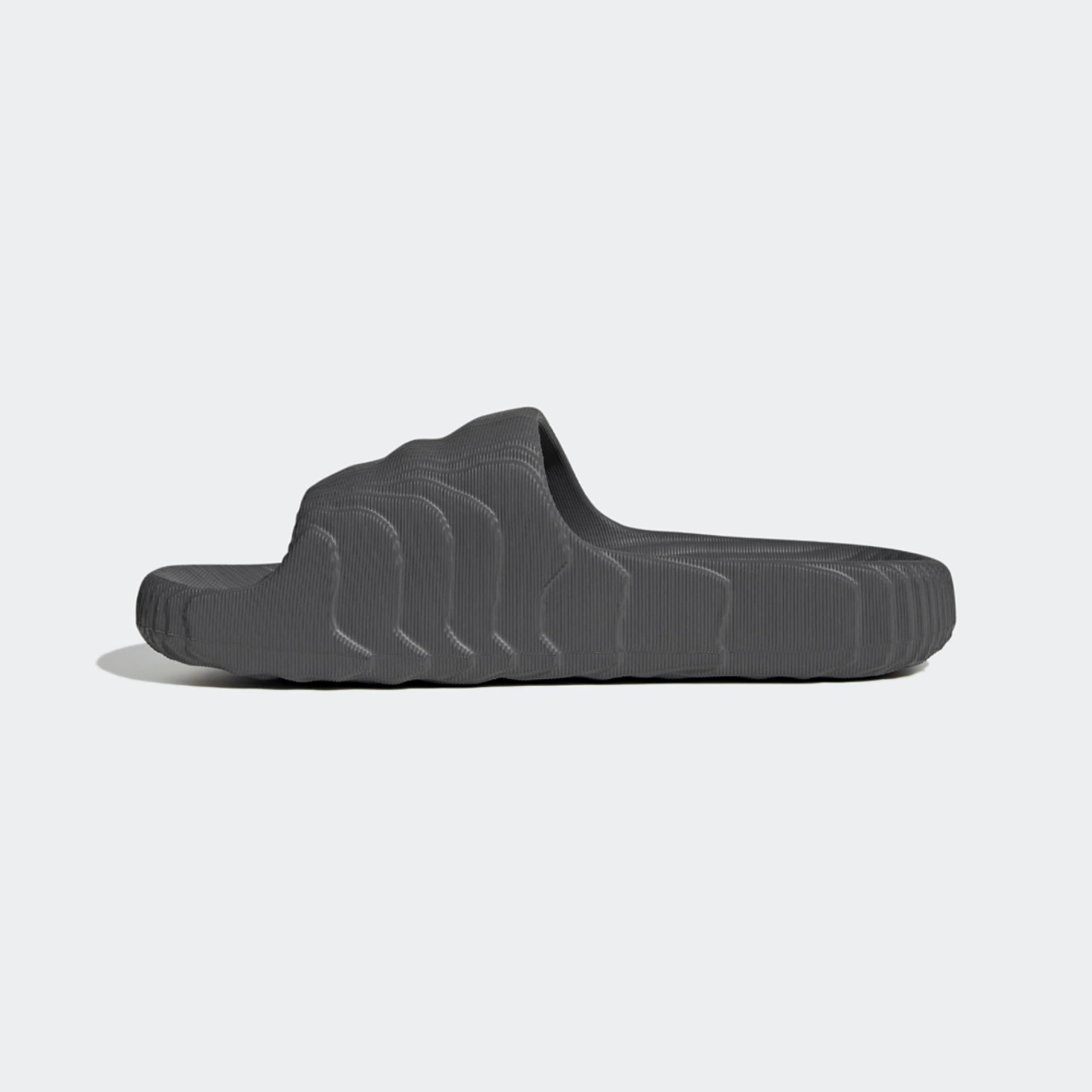 adidas Island Club Adilette 22 Image 4 sur 6. Appuyez pour ouvrir la galerie de photos.