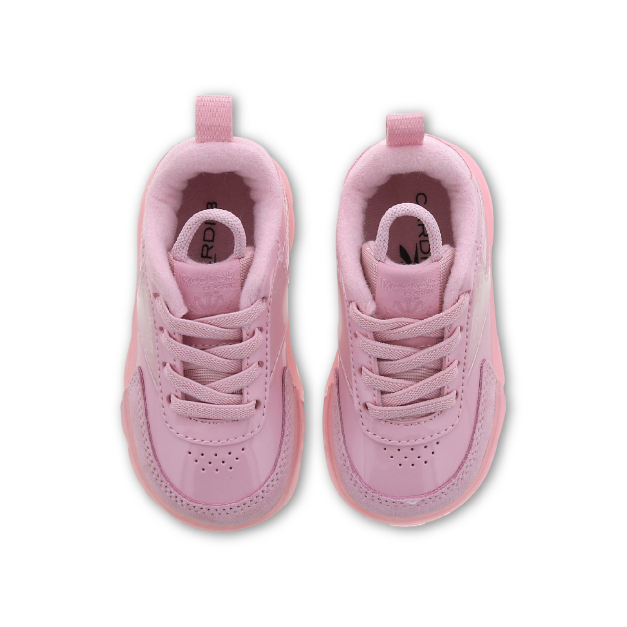 Reebok Club C X Cardi B Afbeelding 5 van 6. Tik om de fotogalerij te openen..