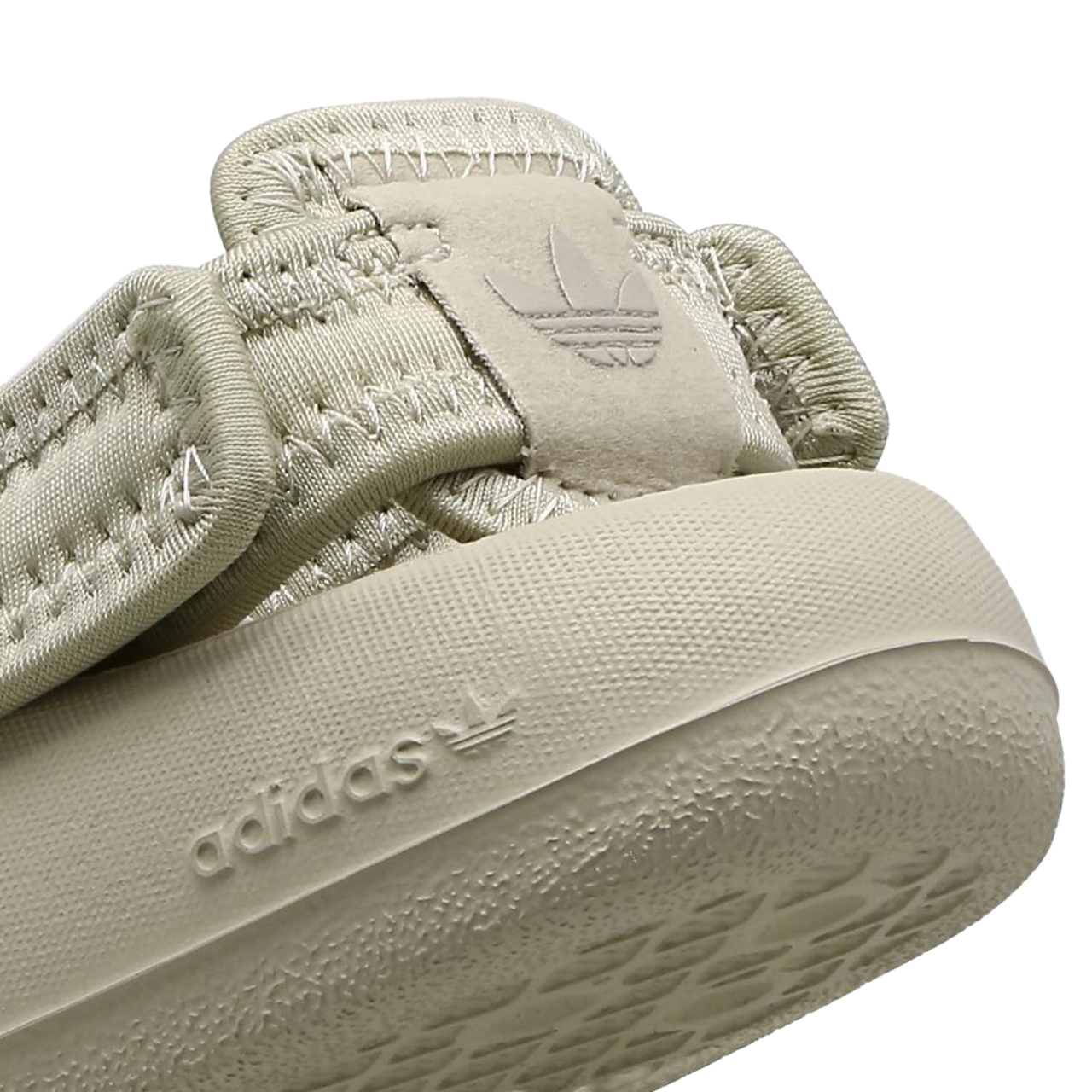 adidas Adilette Immagine 7 di 7. Tocca per aprire la galleria fotografica.
