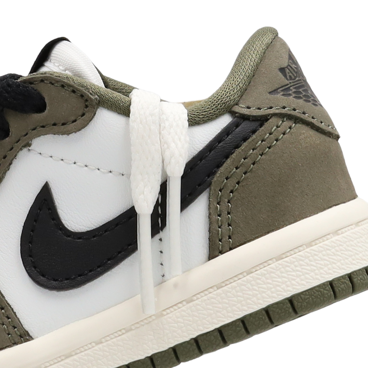 Jordan Aj1 Retro Low Og Image 8 sur 8. Appuyez pour ouvrir la galerie de photos.