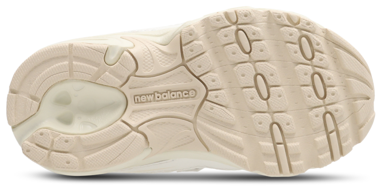 New Balance 740 Image 6 sur 7. Appuyez pour ouvrir la galerie de photos.
