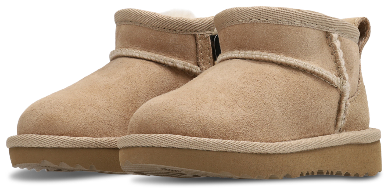 UGG Classic Ultra Mini Bild 2 von 7. Antippen, um die Fotogalerie zu öffnen.