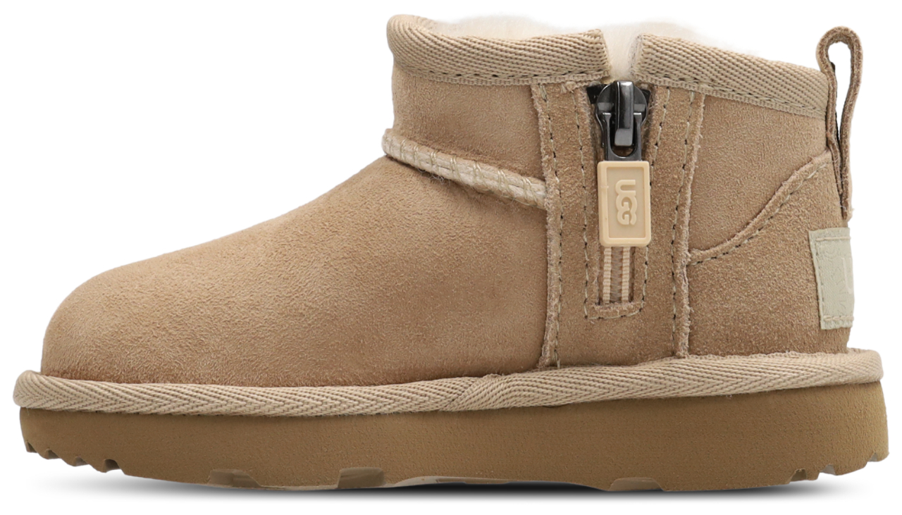 UGG Classic Ultra Mini Bild 4 von 7. Antippen, um die Fotogalerie zu öffnen.