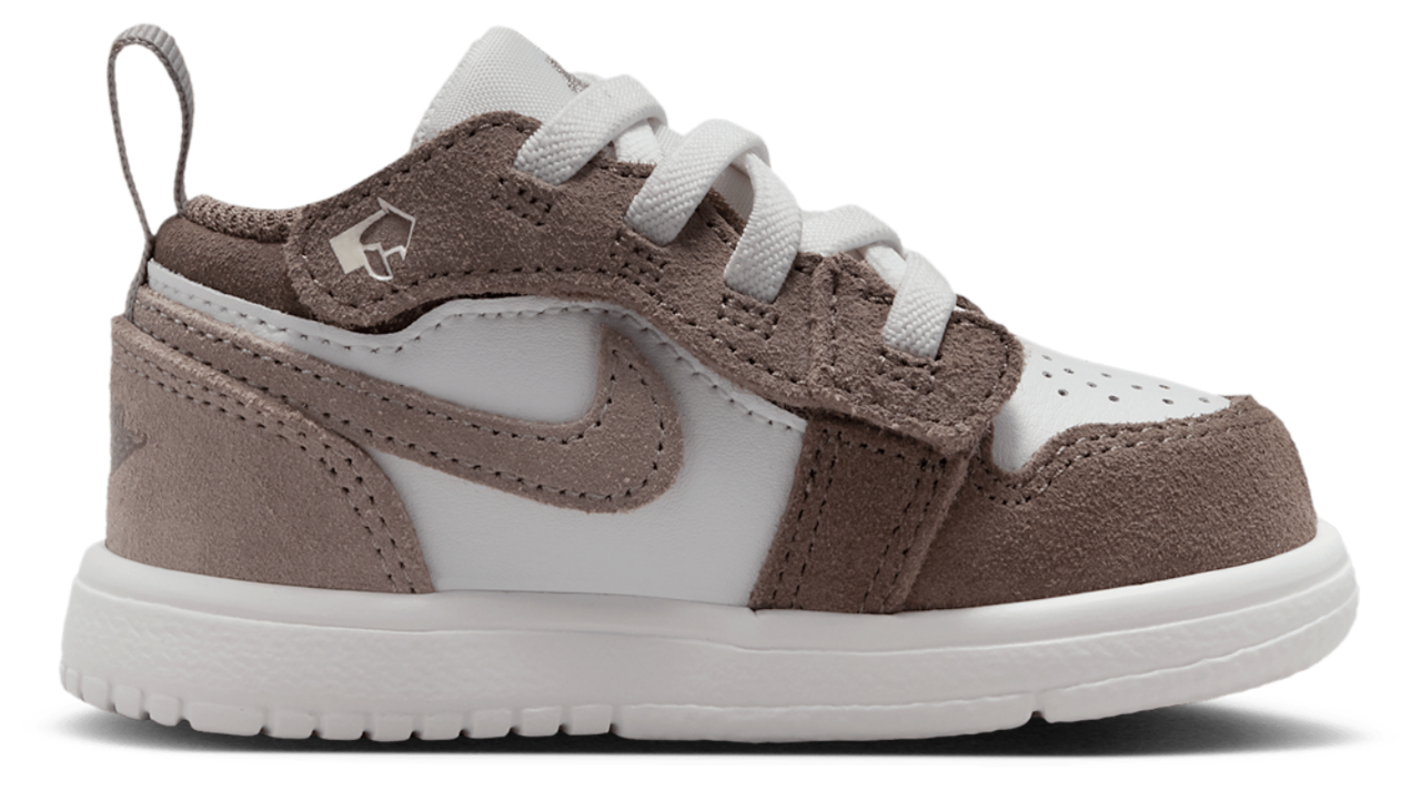 Jordan Aj1 Low Image 1 of 6. Tap to open photo gallery.