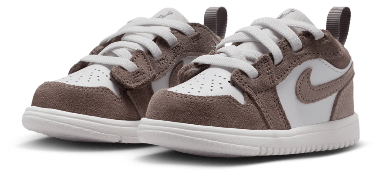 Jordan Aj1 Low Image 2 of 6. Tap to open photo gallery.
