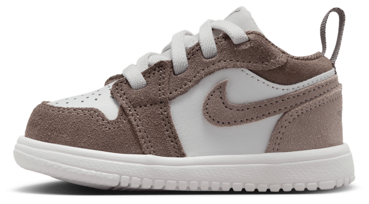 Jordan Aj1 Low Image 3 of 6. Tap to open photo gallery.