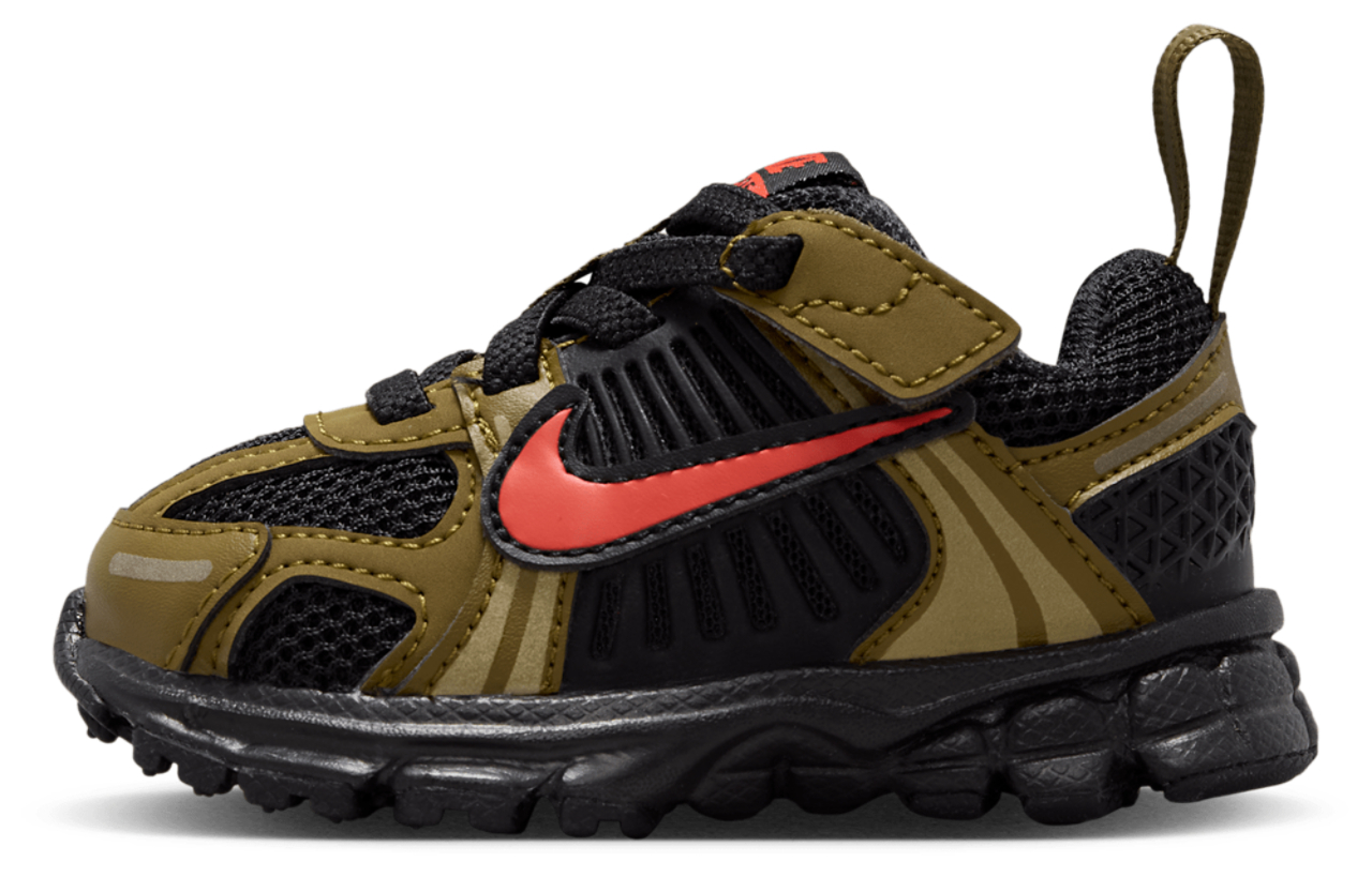 Nike Vomero 5 Image 3 of 6. Tap to open photo gallery.
