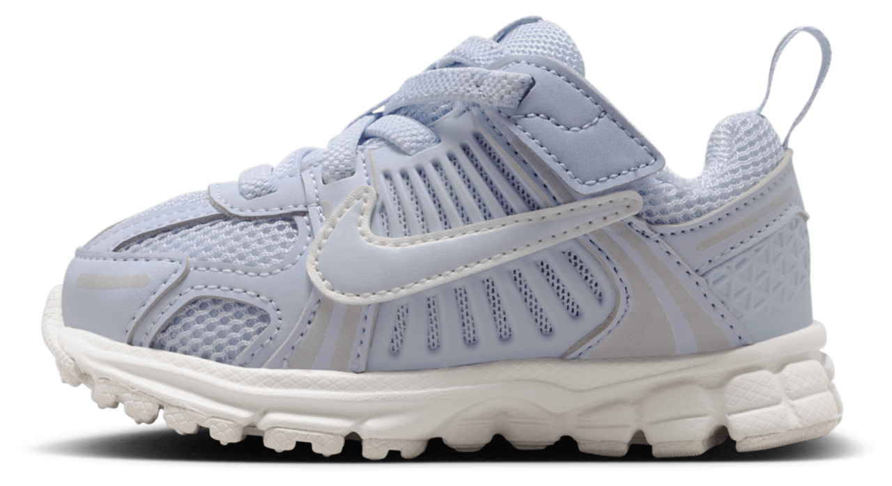 Nike Zoom Vomero 5 Image 3 of 6. Tap to open photo gallery.
