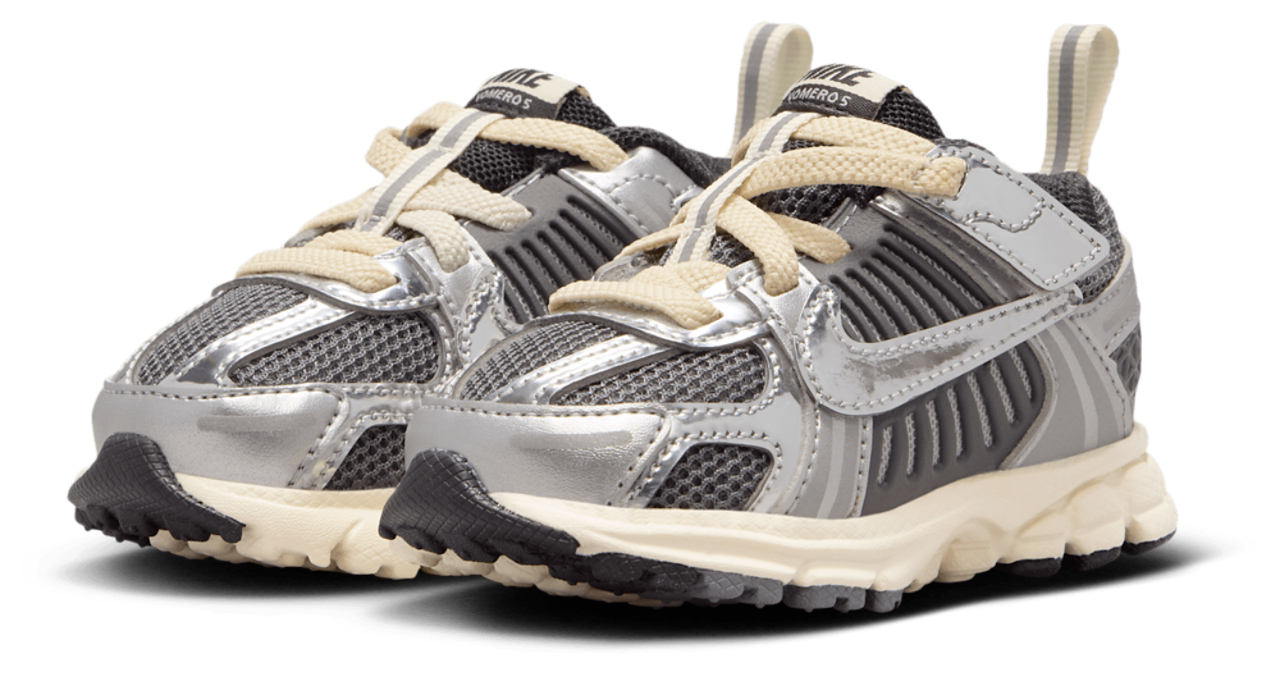 Nike Vomero 5 Image 2 of 6. Tap to open photo gallery.