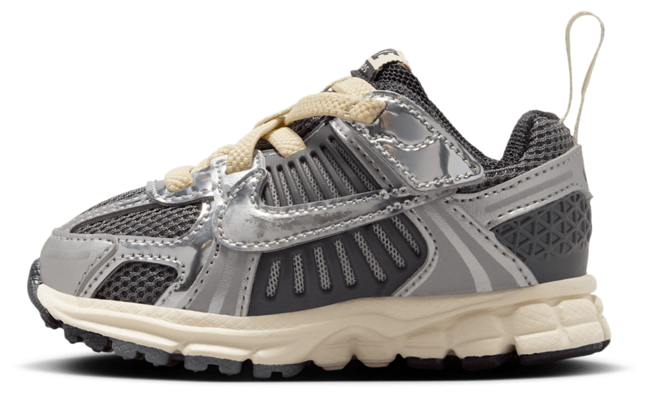 Nike Vomero 5 Image 3 of 6. Tap to open photo gallery.