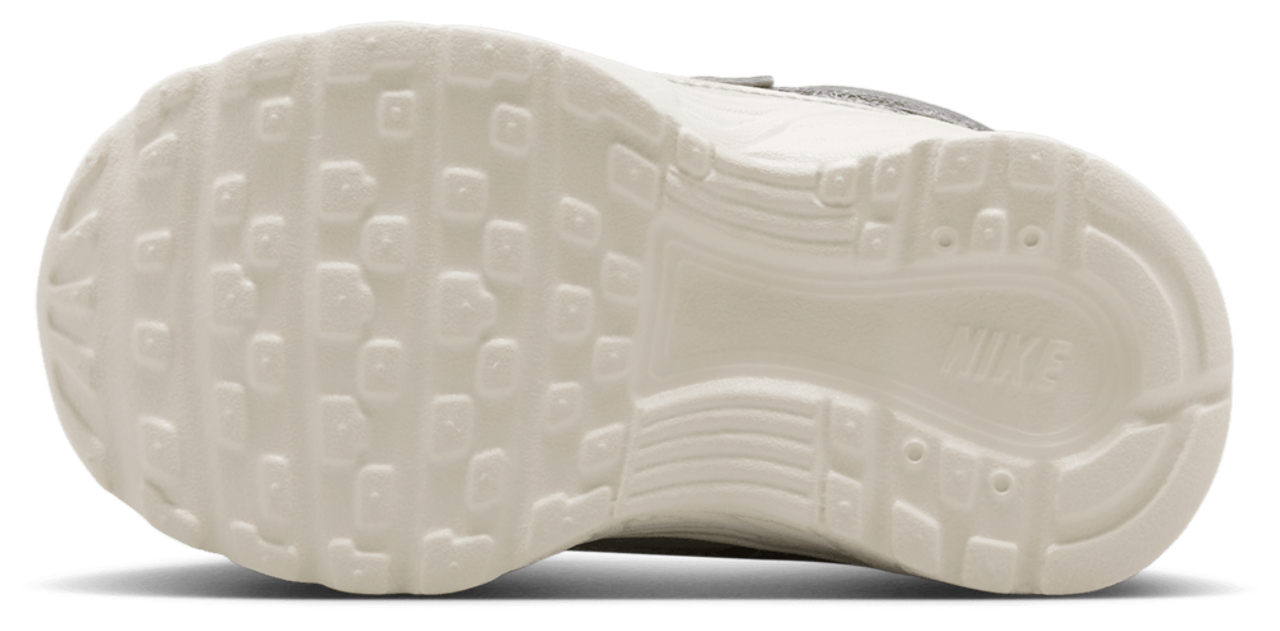 Nike P-6000 Bild 5 von 6. Antippen, um die Fotogalerie zu öffnen.