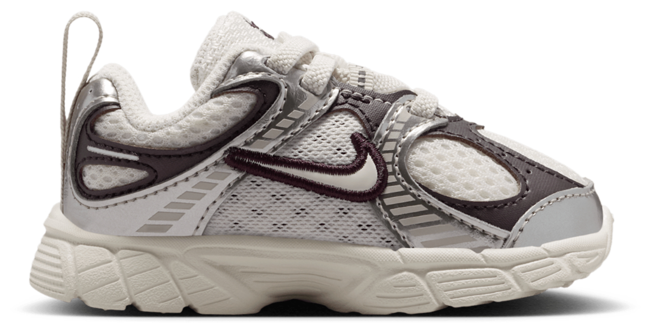 Nike V5 Rnr Image 1 of 6. Tap to open photo gallery.