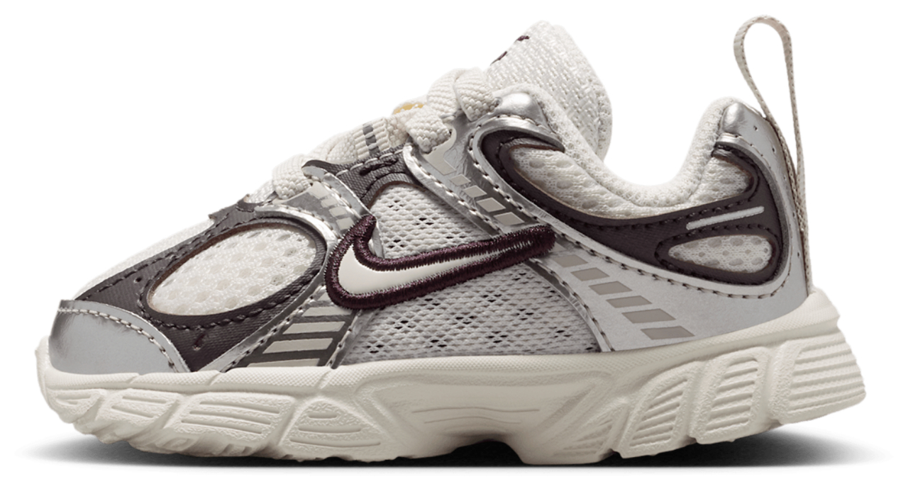 Nike V5 Rnr Image 3 of 6. Tap to open photo gallery.