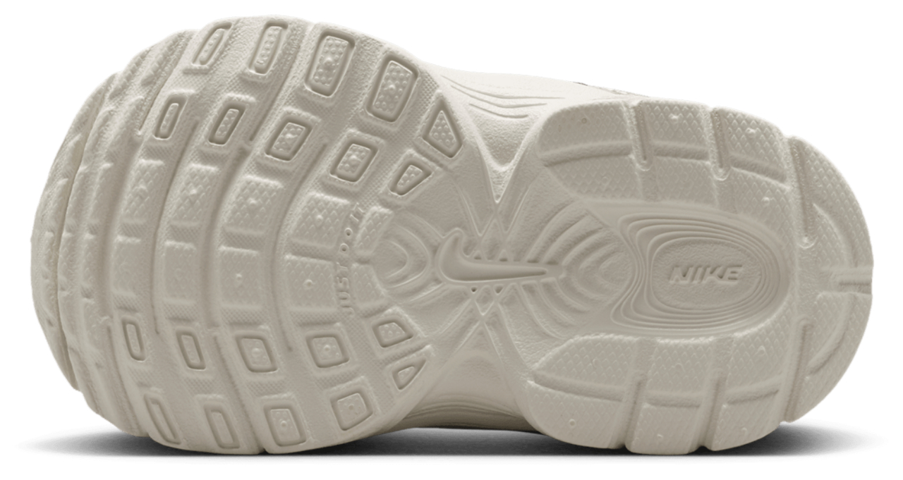 Nike V5 Rnr Image 5 of 6. Tap to open photo gallery.