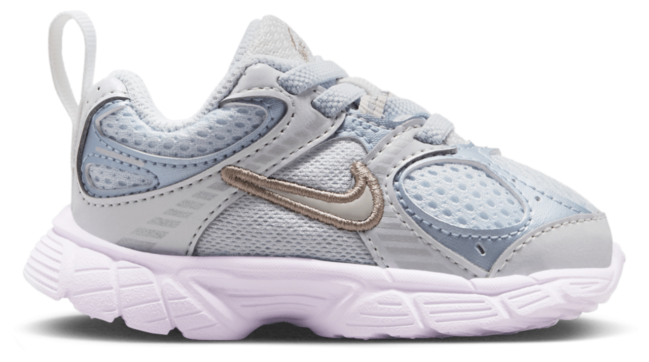 Nike V5 Rnr Image 1 of 6. Tap to open photo gallery.