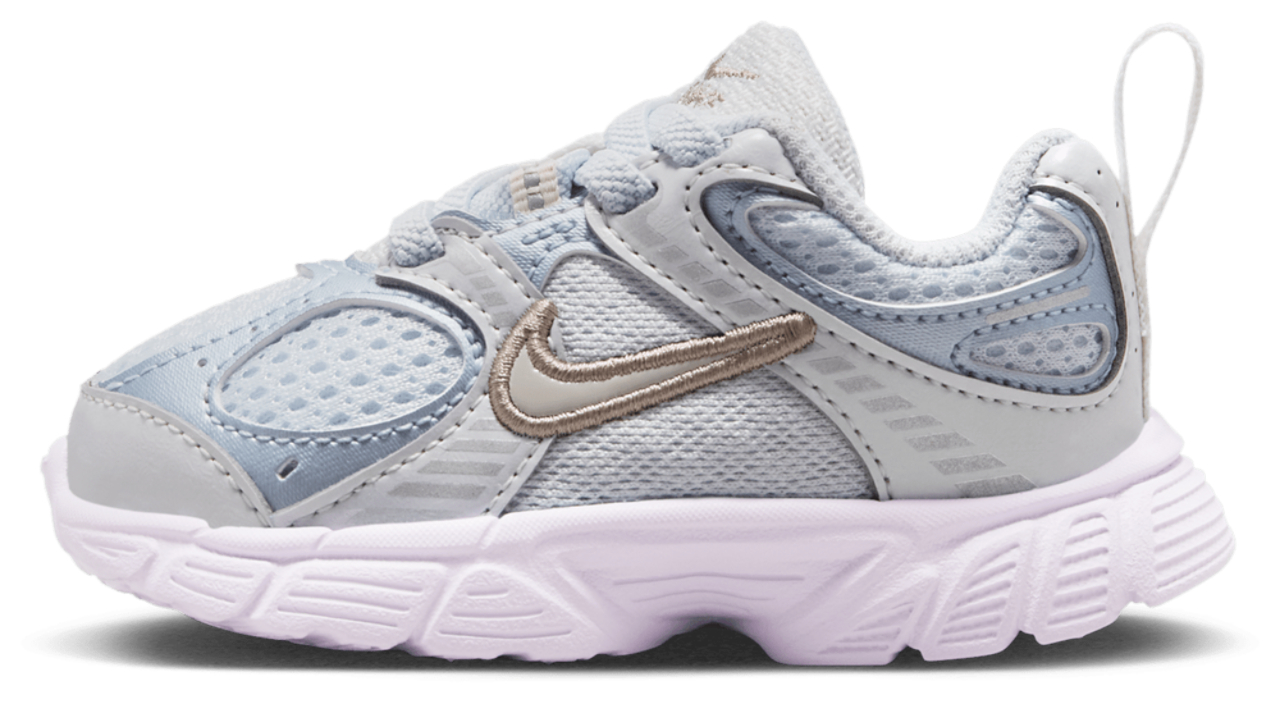Nike V5 Rnr Image 3 of 6. Tap to open photo gallery.