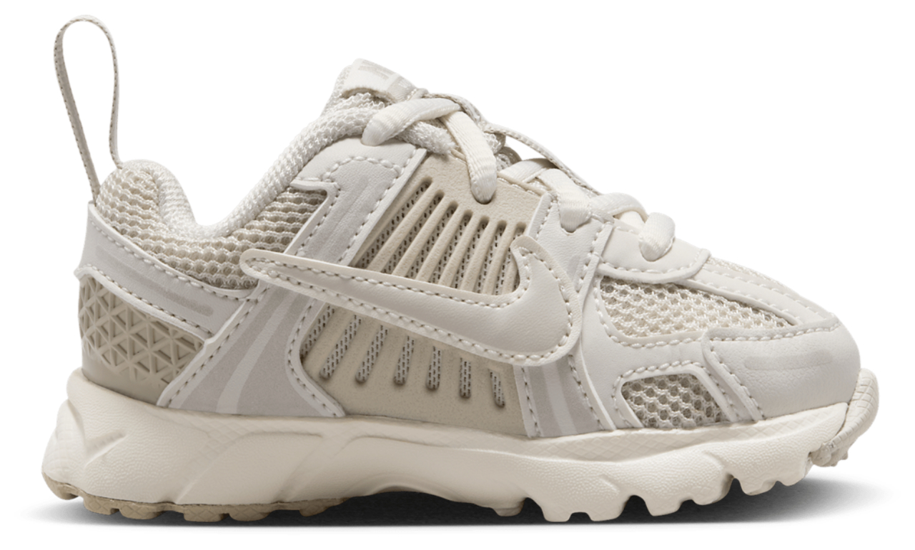 Nike Vomero 5 Bild 1 von 6. Antippen, um die Fotogalerie zu öffnen.