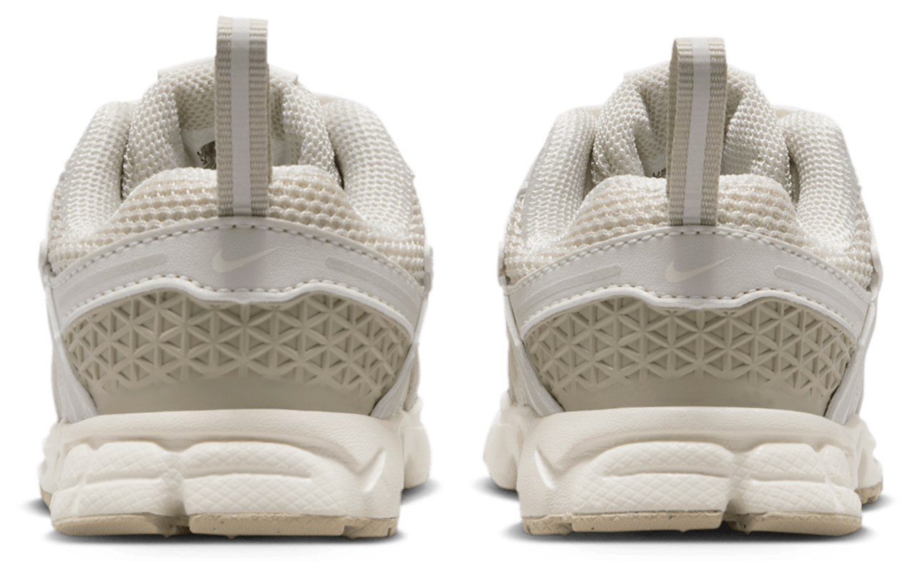 Nike Vomero 5 Bild 6 von 6. Antippen, um die Fotogalerie zu öffnen.