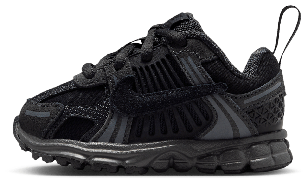 Nike Vomero 5 Image 3 of 6. Tap to open photo gallery.