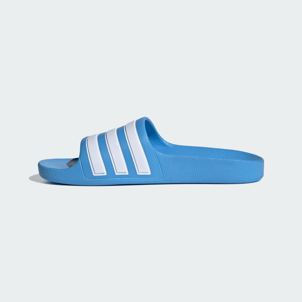 adidas Adilette Aqua Slides Afbeelding 4 van 6. Tik om de fotogalerij te openen..