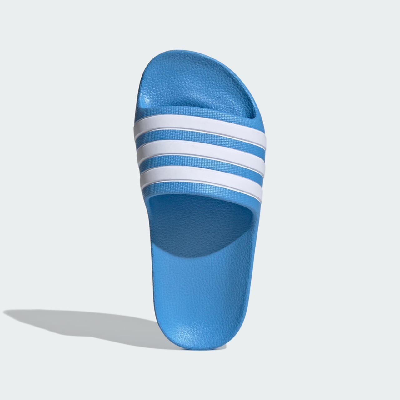 adidas Adilette Aqua Slides Afbeelding 5 van 6. Tik om de fotogalerij te openen..
