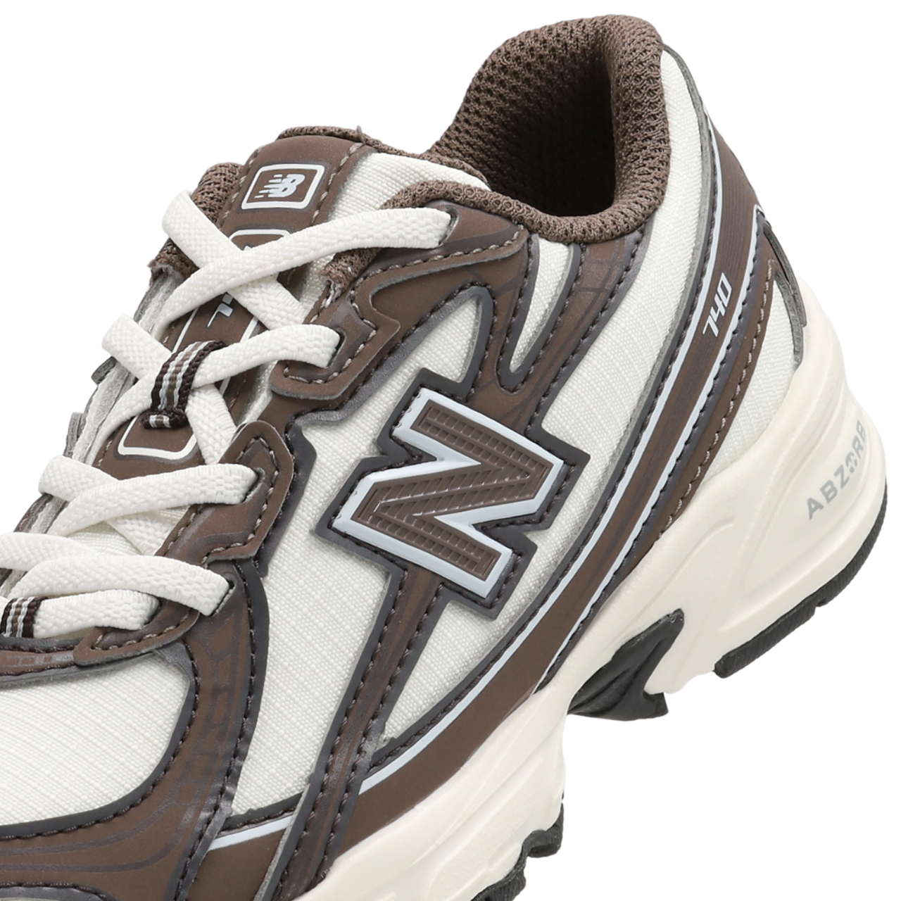 New Balance 740 Image 7 sur 7. Appuyez pour ouvrir la galerie de photos.