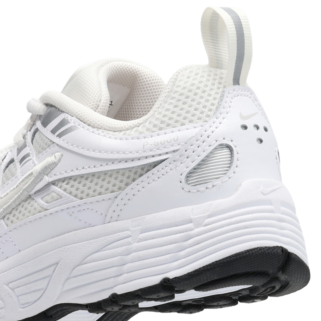 Nike P-6000 Image 7 sur 8. Appuyez pour ouvrir la galerie de photos.