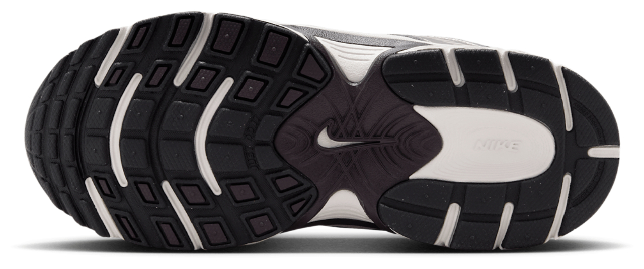 Nike V5 Rnr Image 5 of 6. Tap to open photo gallery.