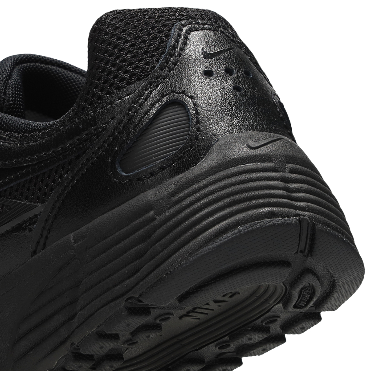 Nike P-6000 Image 7 sur 7. Appuyez pour ouvrir la galerie de photos.
