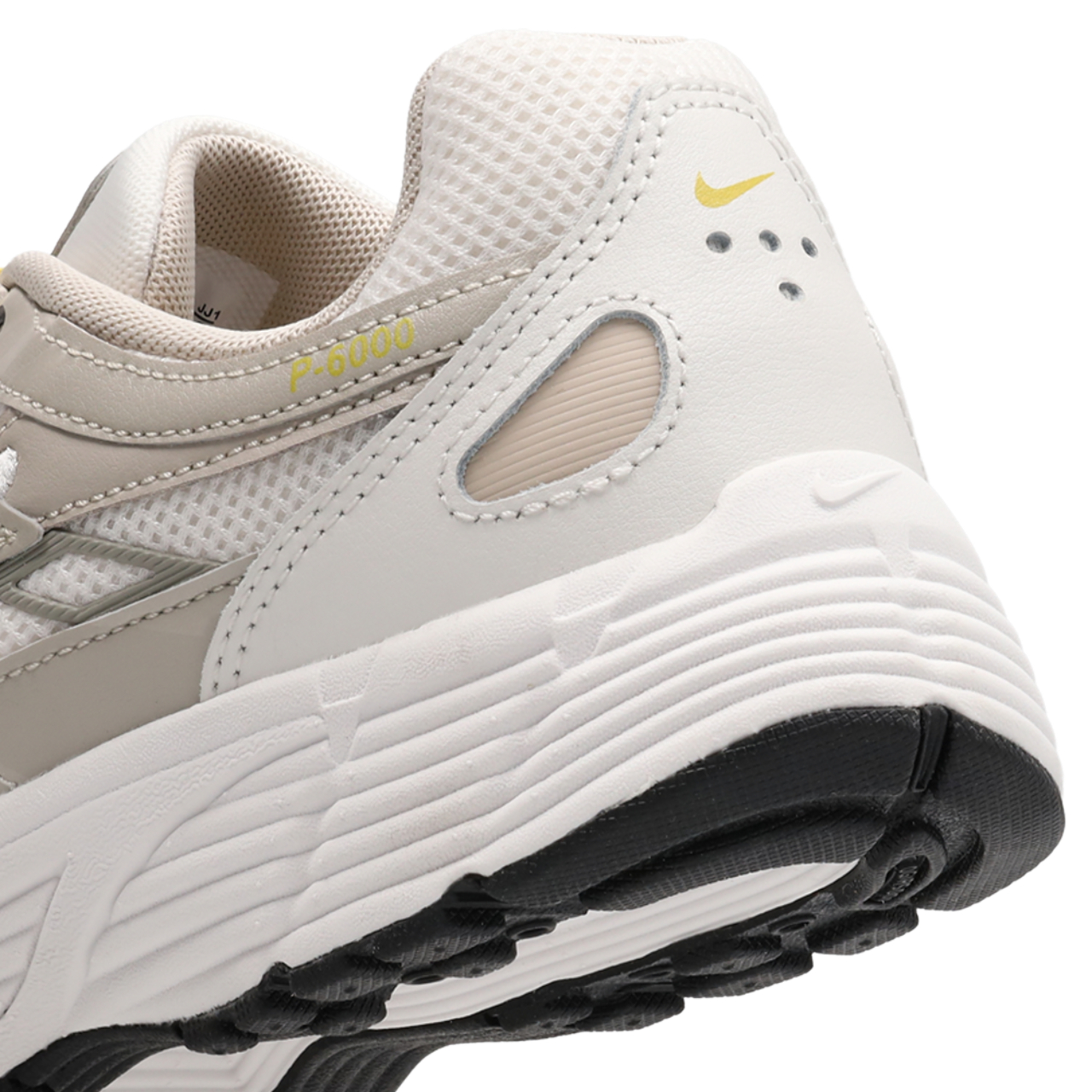 Nike P-6000 Image 8 sur 8. Appuyez pour ouvrir la galerie de photos.