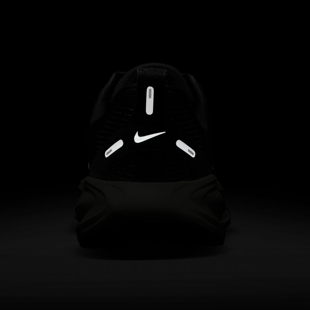 Nike Zoom Vomero 18 Afbeelding 9 van 9. Tik om de fotogalerij te openen..