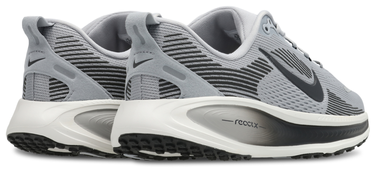 Nike Zoom Vomero 18 Bild 3 von 7. Antippen, um die Fotogalerie zu öffnen.