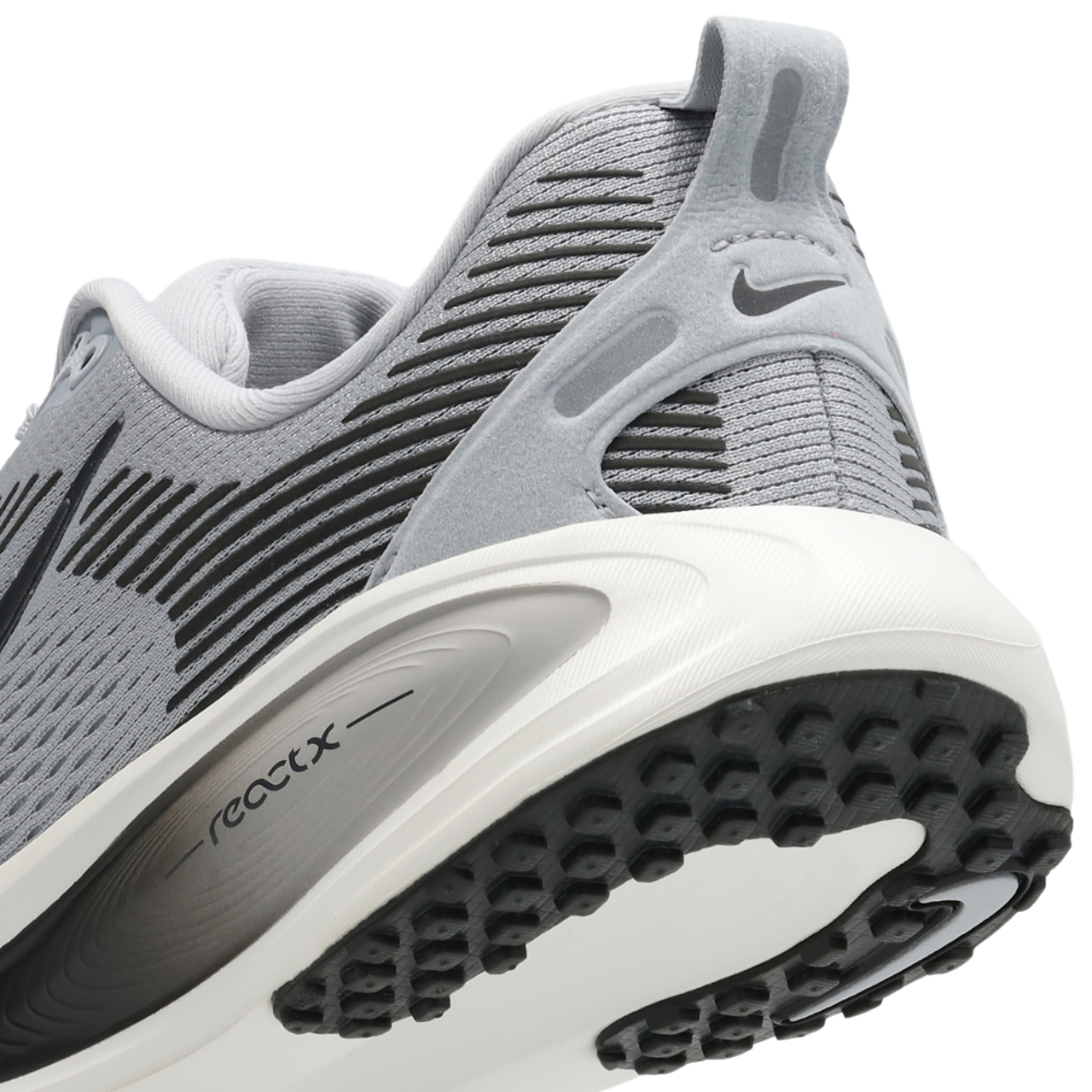 Nike Zoom Vomero 18 Bild 7 von 7. Antippen, um die Fotogalerie zu öffnen.