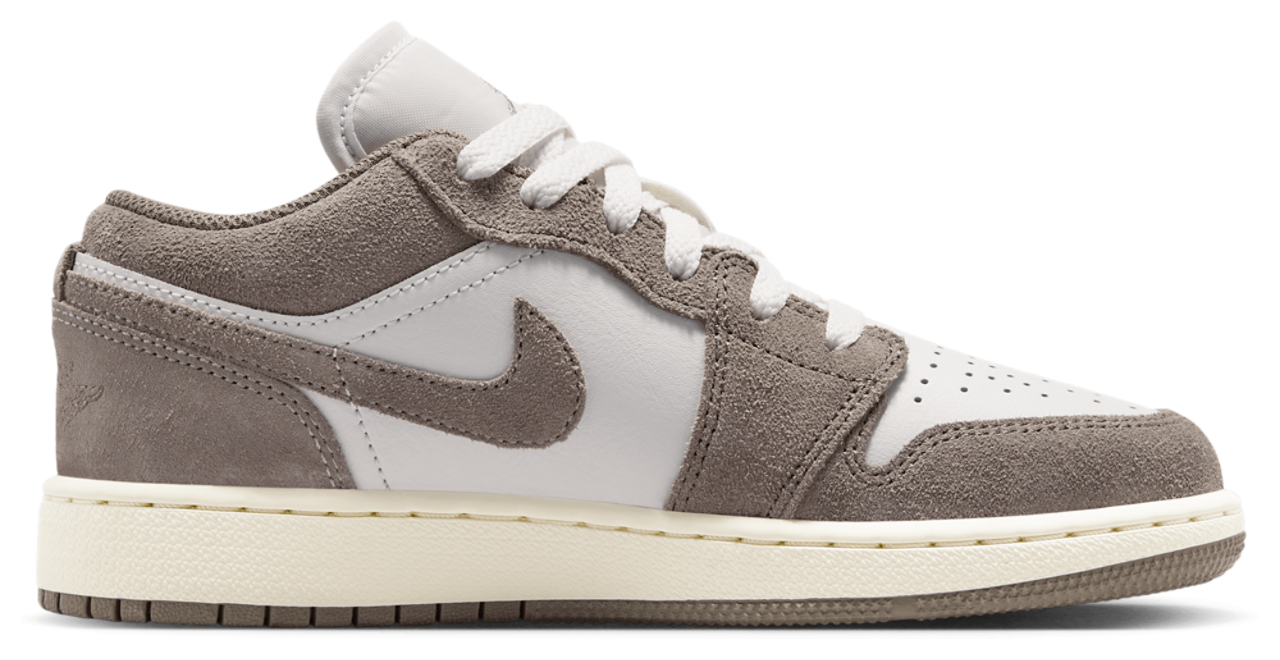 Jordan Aj1 Low Image 1 of 6. Tap to open photo gallery.