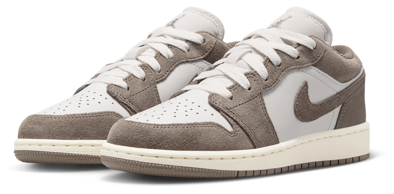 Jordan Aj1 Low Image 2 of 6. Tap to open photo gallery.