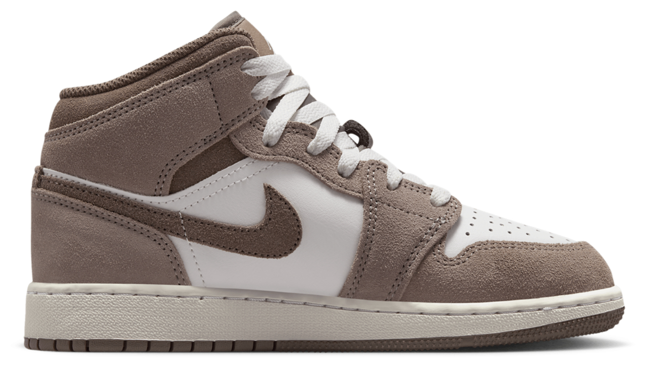 Jordan Aj1 Low Image 1 of 6. Tap to open photo gallery.