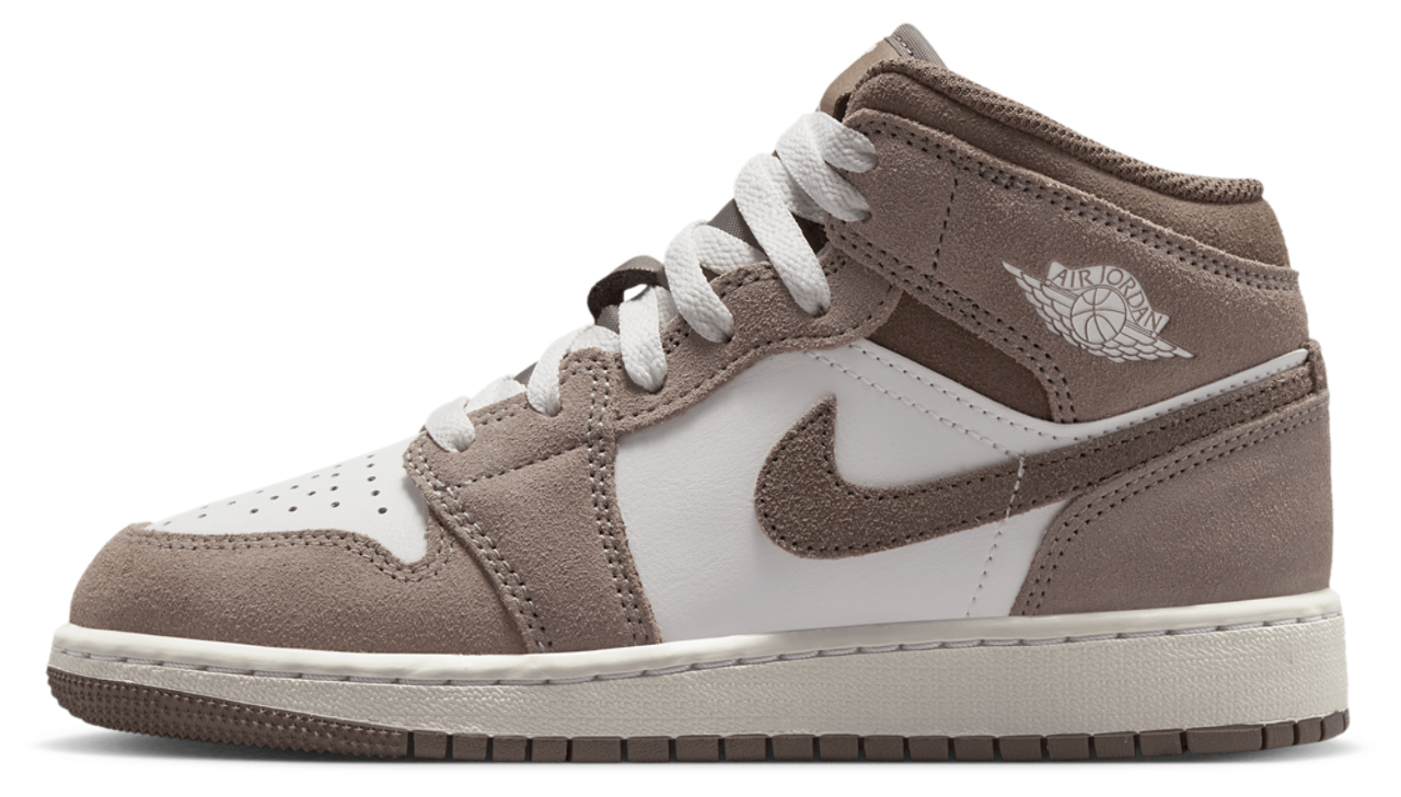 Jordan Aj1 Low Image 3 of 6. Tap to open photo gallery.