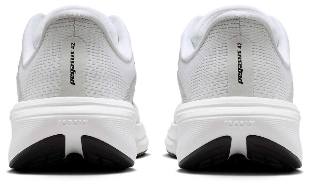 Nike Air Zoom Pegasus 42 Bild 6 von 6. Antippen, um die Fotogalerie zu öffnen.