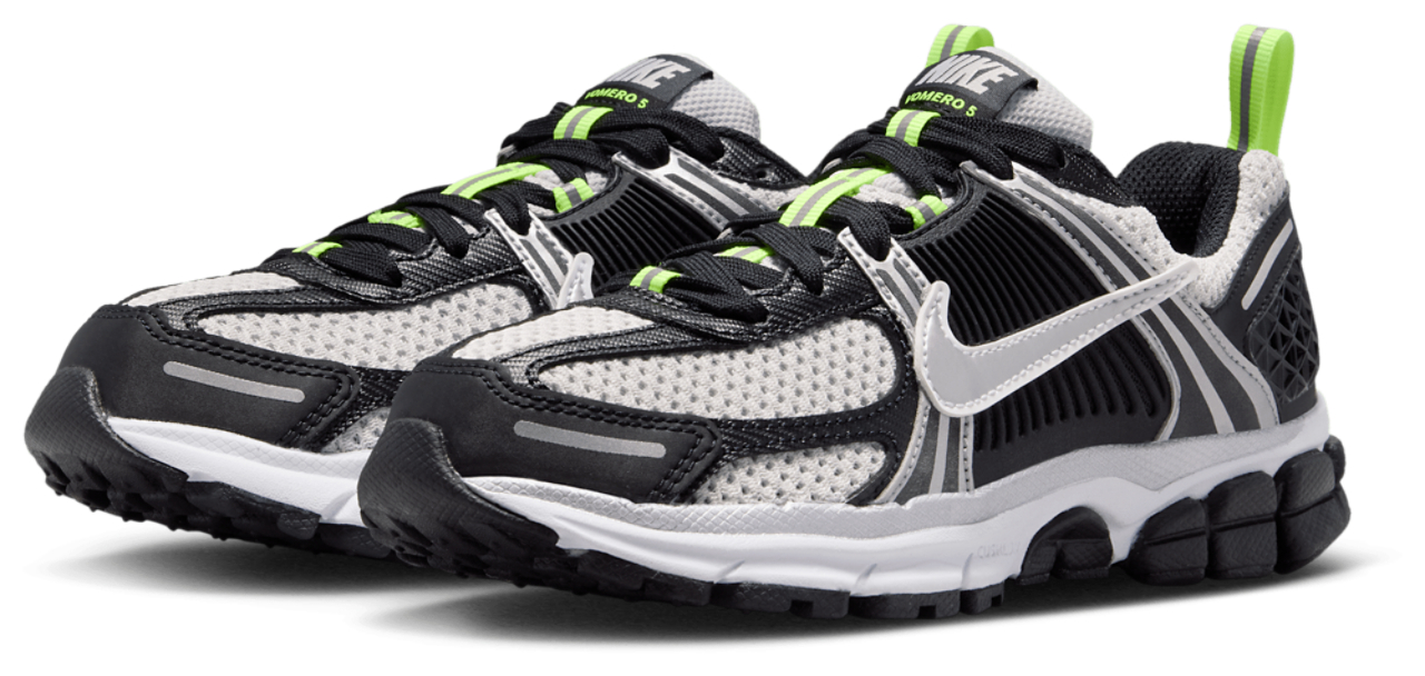 Nike Vomero 5 Image 2 of 7. Tap to open photo gallery.