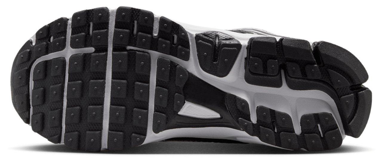 Nike Vomero 5 Image 5 of 7. Tap to open photo gallery.