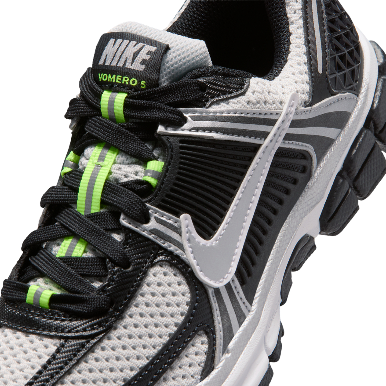 Nike Vomero 5 Image 7 of 7. Tap to open photo gallery.