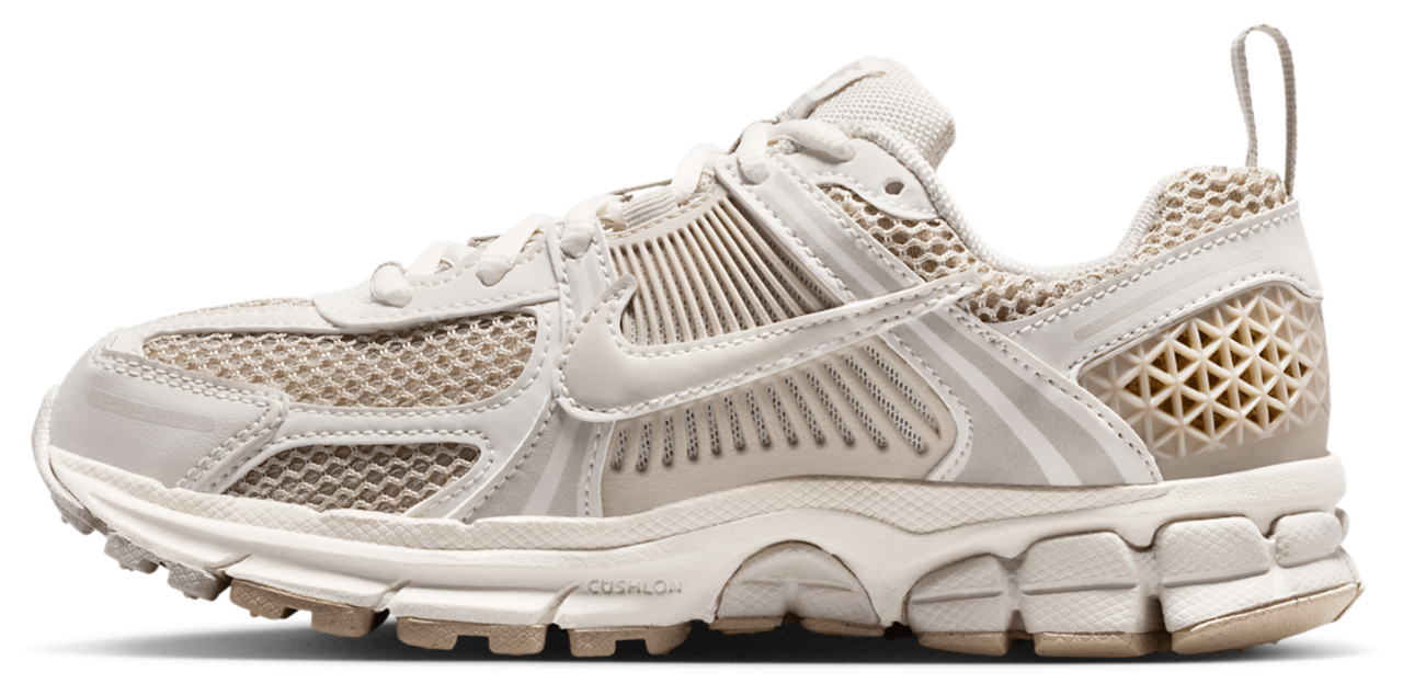 Nike Vomero 5 Image 3 of 6. Tap to open photo gallery.