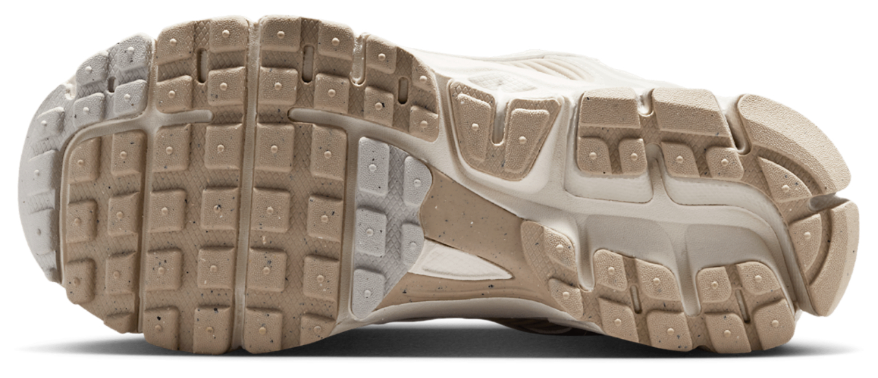 Nike Vomero 5 Image 5 of 6. Tap to open photo gallery.