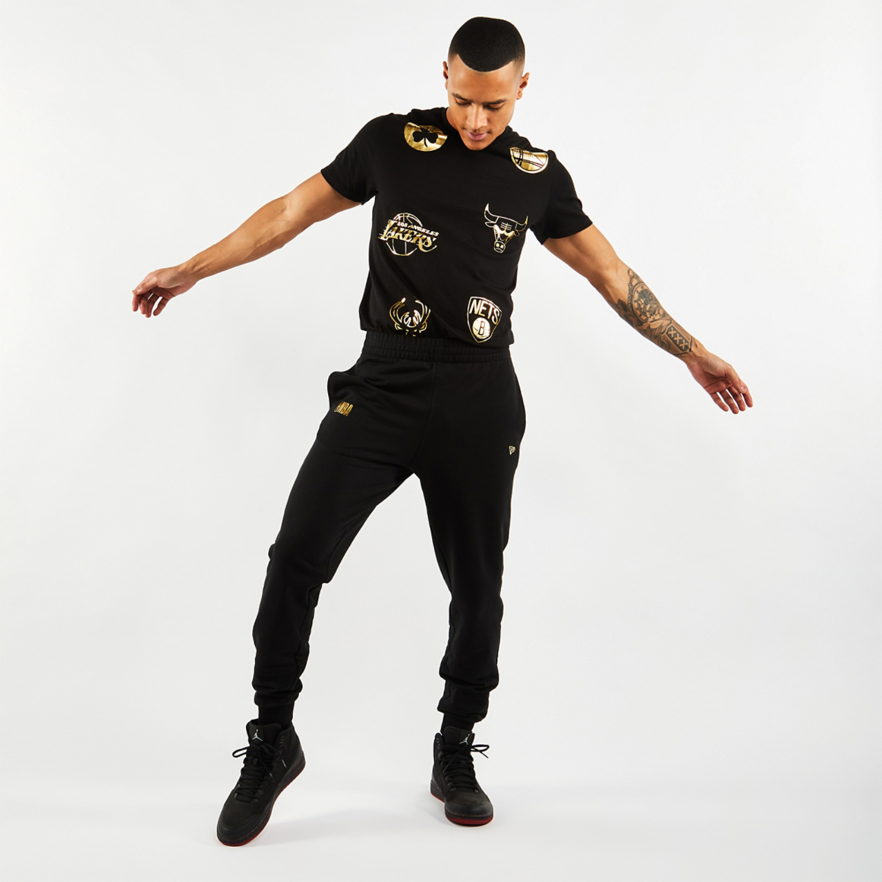 New Era NBA Foil Logo Jogger Image 2 of 4. Tap to open photo gallery.