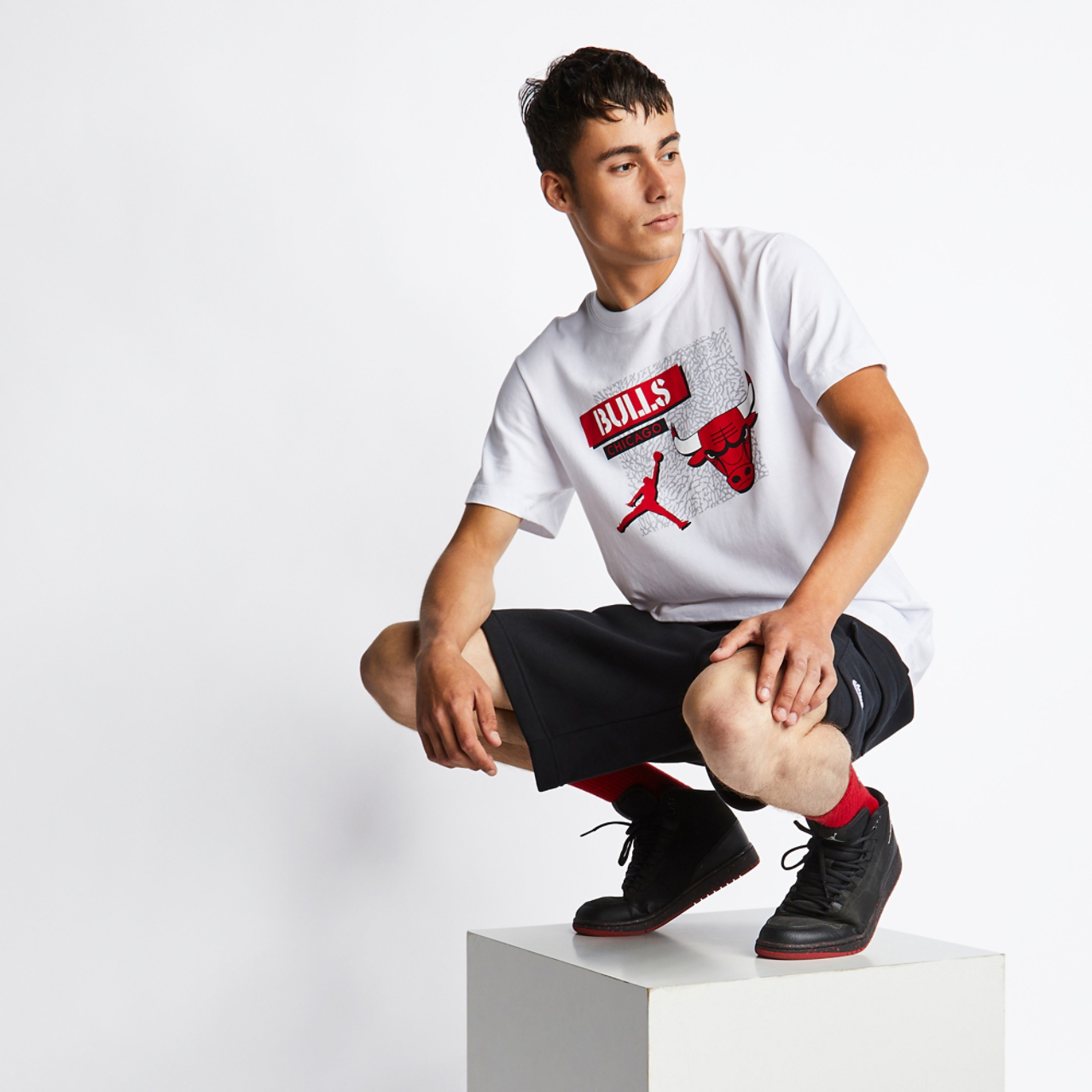 Nike Chicago Bulls Shortsleeve Image 3 of 4. Tap to open photo gallery.