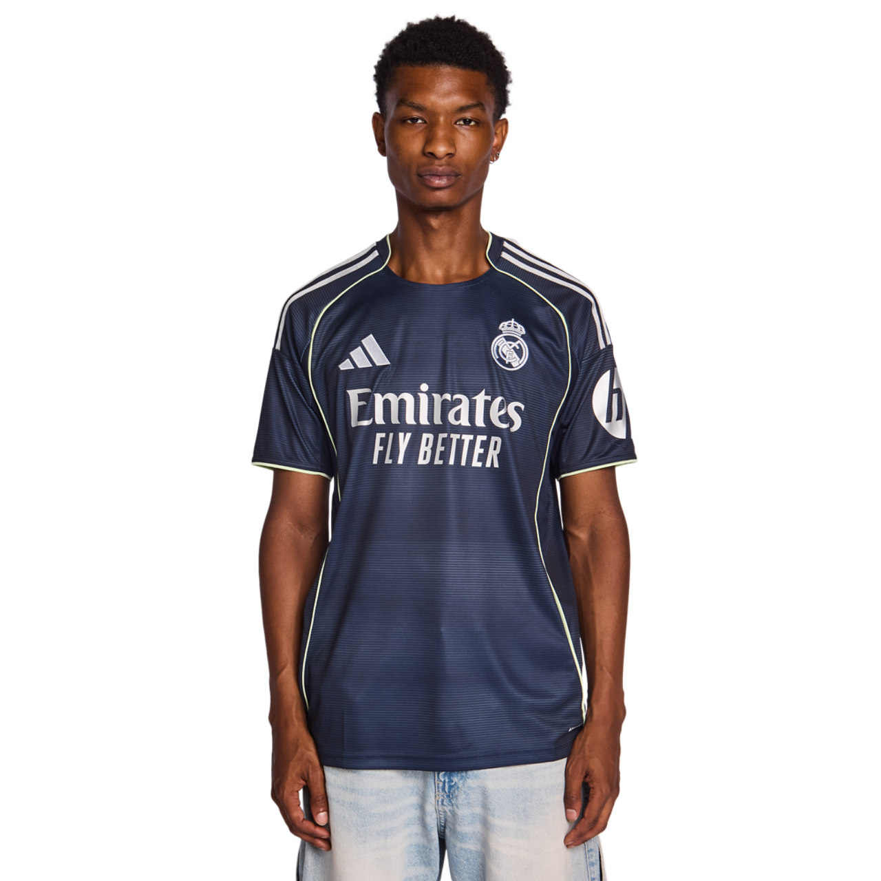 adidas Real Madrid Away 25-26 Image 1 sur 7. Appuyez pour ouvrir la galerie de photos.