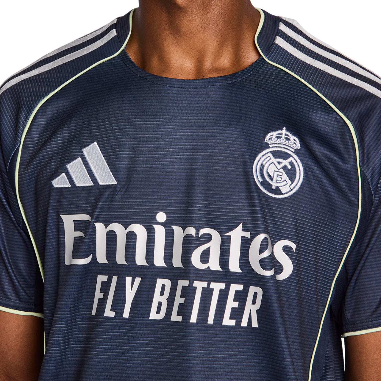 adidas Real Madrid Away 25-26 Image 5 sur 7. Appuyez pour ouvrir la galerie de photos.