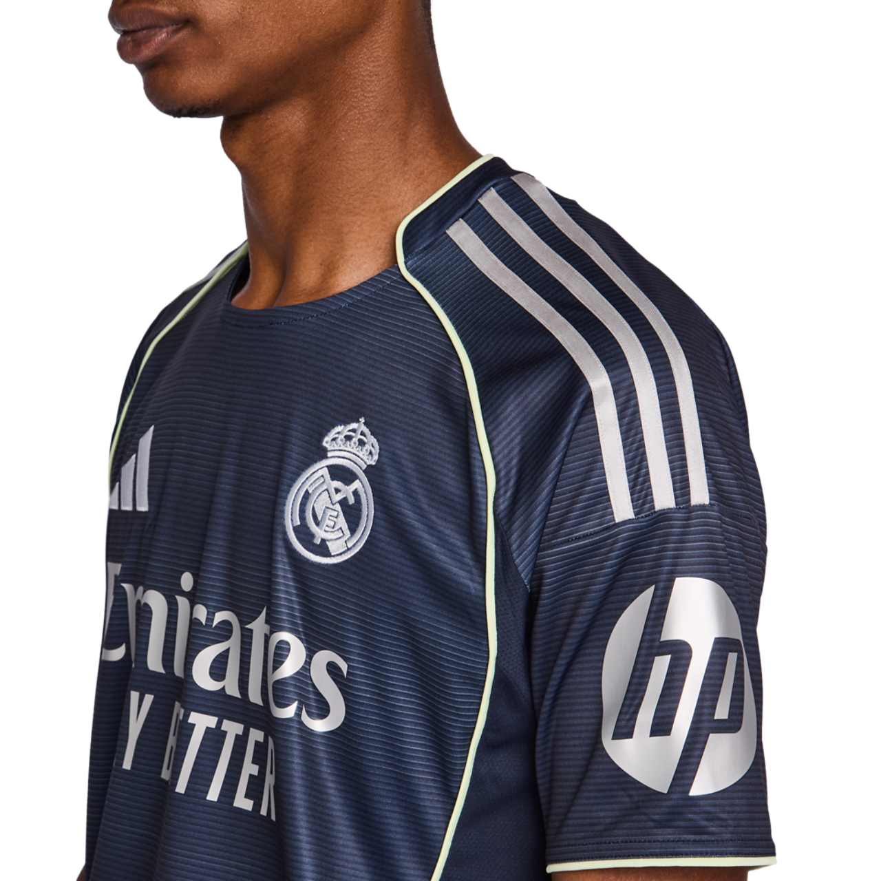 adidas Real Madrid Away 25-26 Image 6 sur 7. Appuyez pour ouvrir la galerie de photos.