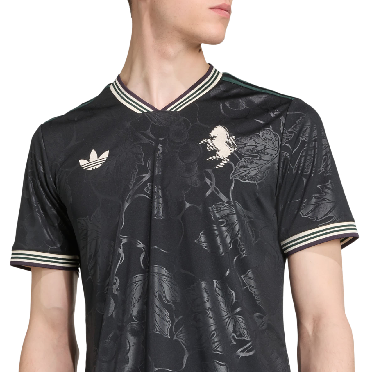 adidas Juventus Third 25-26 Afbeelding 4 van 6. Tik om de fotogalerij te openen..